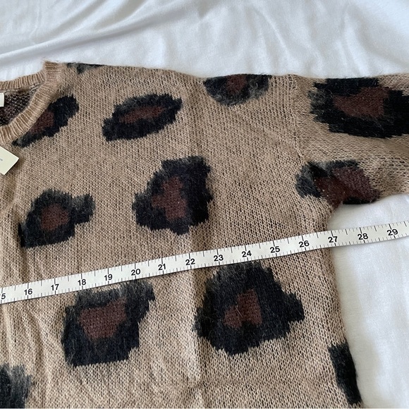 NEW She + Sky One Size Leopardd Animal Print Sweater Soft Fuzzy Cozy - Picture 6 of 9